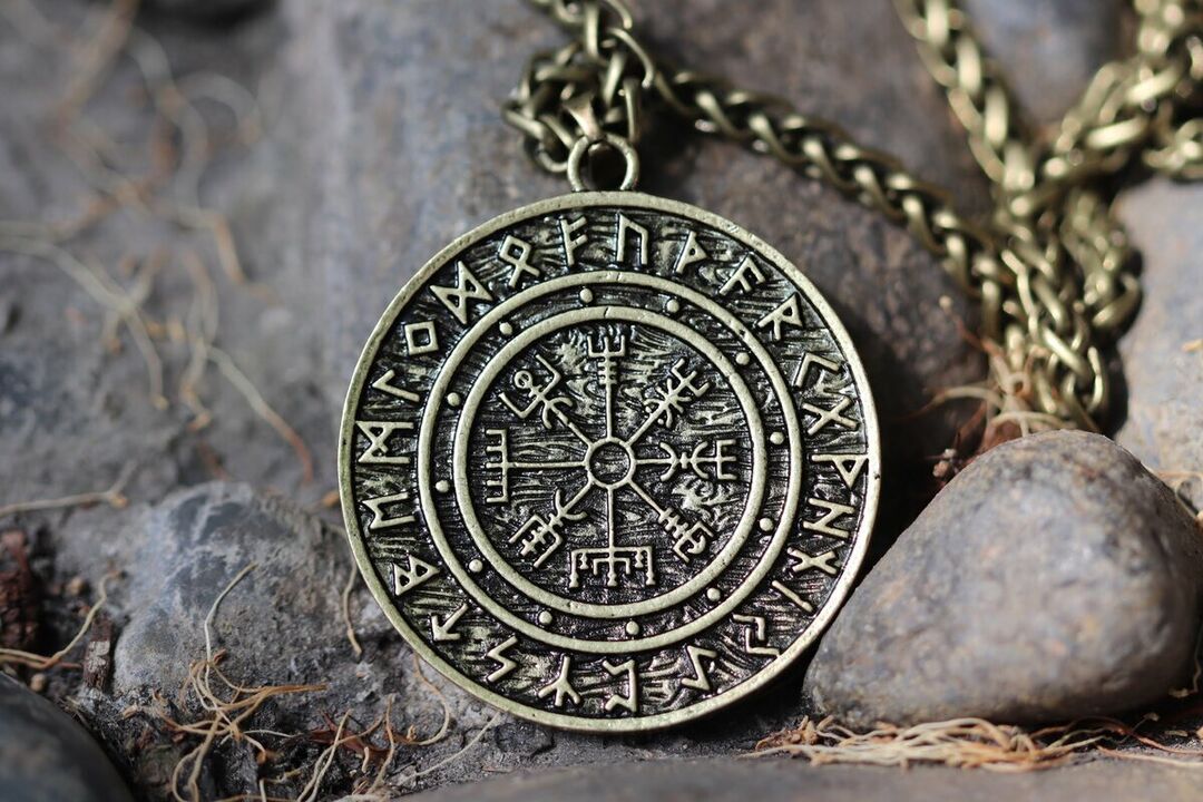 Amulet pendants to attract money
