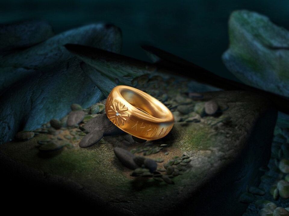 Spells on a gold ring for money