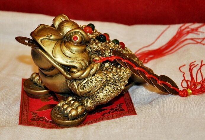 Amulet money toad for luck