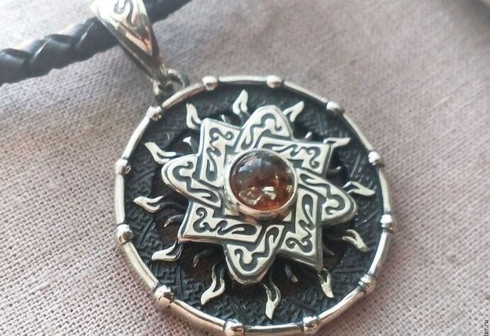 Amulet pendant for luck